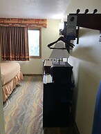 Travelodge by Wyndham La Porte/Michigan City Area