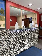 Travelodge by Wyndham La Porte/Michigan City Area
