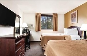 Travelodge by Wyndham La Porte/Michigan City Area