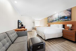 Days Inn & Suites by Wyndham Roseville/Detroit Area