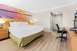 Days Inn & Suites by Wyndham Roseville/Detroit Area