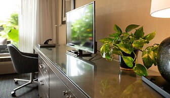 West Beach Inn, a Coast Hotel