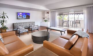 West Beach Inn, a Coast Hotel