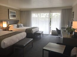 West Beach Inn, a Coast Hotel