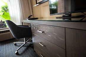 West Beach Inn, a Coast Hotel