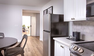 West Beach Inn, a Coast Hotel