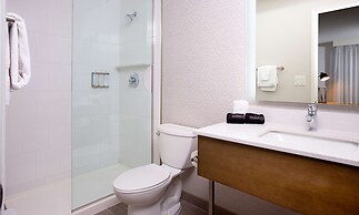 West Beach Inn, a Coast Hotel