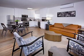 West Beach Inn, a Coast Hotel