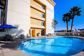 La Quinta Inn & Suites by Wyndham Houston Baytown East