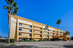 La Quinta Inn & Suites by Wyndham Houston Baytown East