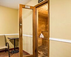 Quality Inn & Suites Davenport near I-80