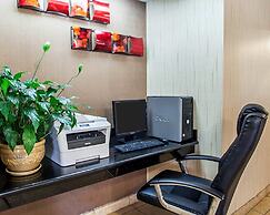 Quality Inn & Suites Davenport near I-80