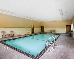 Quality Inn & Suites Davenport near I-80