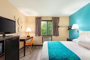 Howard Johnson by Wyndham Waterloo/Cedar Falls