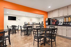 Howard Johnson by Wyndham Waterloo/Cedar Falls