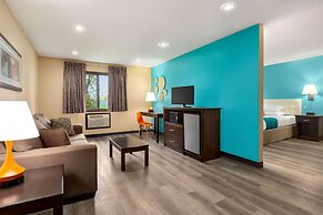 Howard Johnson by Wyndham Waterloo/Cedar Falls