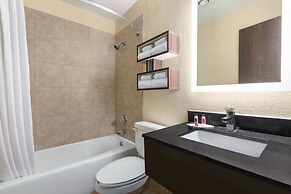 Howard Johnson by Wyndham Waterloo/Cedar Falls