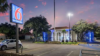 Motel 6 Addison, TX - Dallas