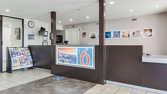 Motel 6 Addison, TX - Dallas