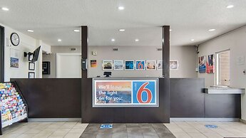 Motel 6 Addison, TX - Dallas