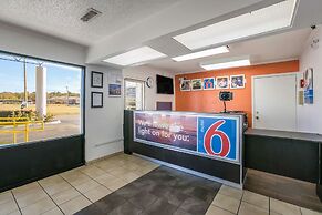 Motel 6 Dothan, AL