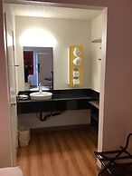 Motel 6 Oakland, CA - Embarcadero