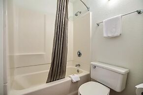 Motel 6 Oakland, CA - Embarcadero