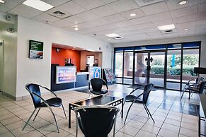 Motel 6 Tallahassee, FL - Downtown