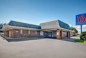 Motel 6 Tallahassee, FL - Downtown