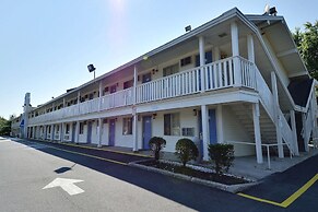 Motel 6 Nashua, NH - North