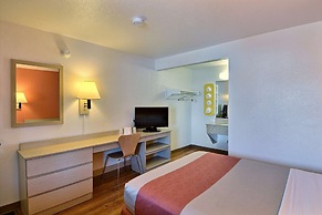 Motel 6 Nashua, NH - North