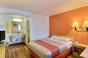 Motel 6 Nashua, NH - North
