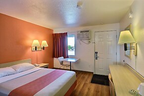 Motel 6 Nashua, NH - North
