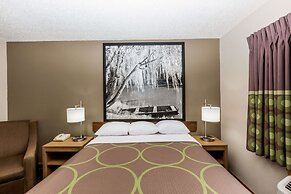 Super 8 by Wyndham Hays KS