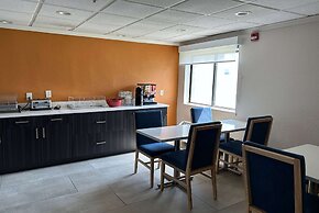 La Quinta Inn & Suites by Wyndham Orlando South