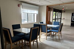 La Quinta Inn & Suites by Wyndham Orlando South