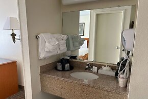 La Quinta Inn & Suites by Wyndham Orlando South