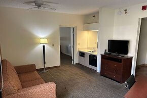 La Quinta Inn & Suites by Wyndham Orlando South