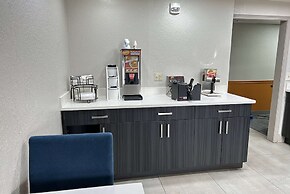 La Quinta Inn & Suites by Wyndham Orlando South