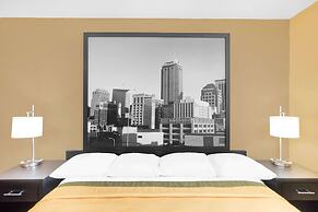 Super 8 by Wyndham Terre Haute