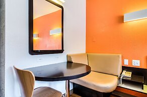 Motel 6 Arlington Heights, IL - Chicago North Central