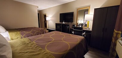 Super 8 by Wyndham Sterling Heights/Detroit Area