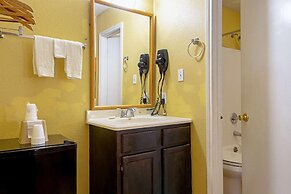 Economy Inn & Suites