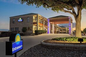 Days Inn by Wyndham San Antonio Near Fiesta Park