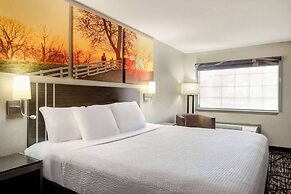 Days Inn by Wyndham San Antonio Near Fiesta Park