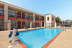 Days Inn by Wyndham San Antonio Near Fiesta Park