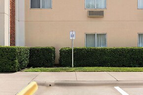 Super 8 by Wyndham Grapevine/DFW Airport Northwest