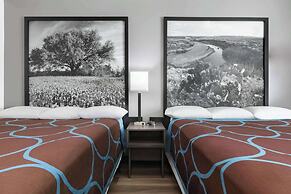 Super 8 by Wyndham Grapevine/DFW Airport Northwest