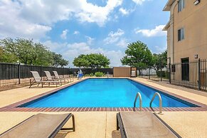 Super 8 by Wyndham Grapevine/DFW Airport Northwest