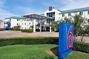 Motel 6 Irving, TX - DFW Airport North